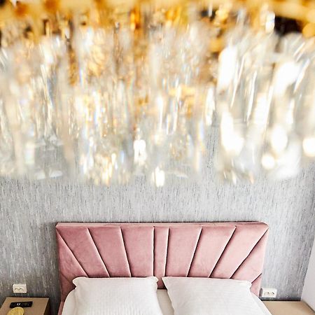 Uptown Apartments ยาช ภายนอก รูปภาพ