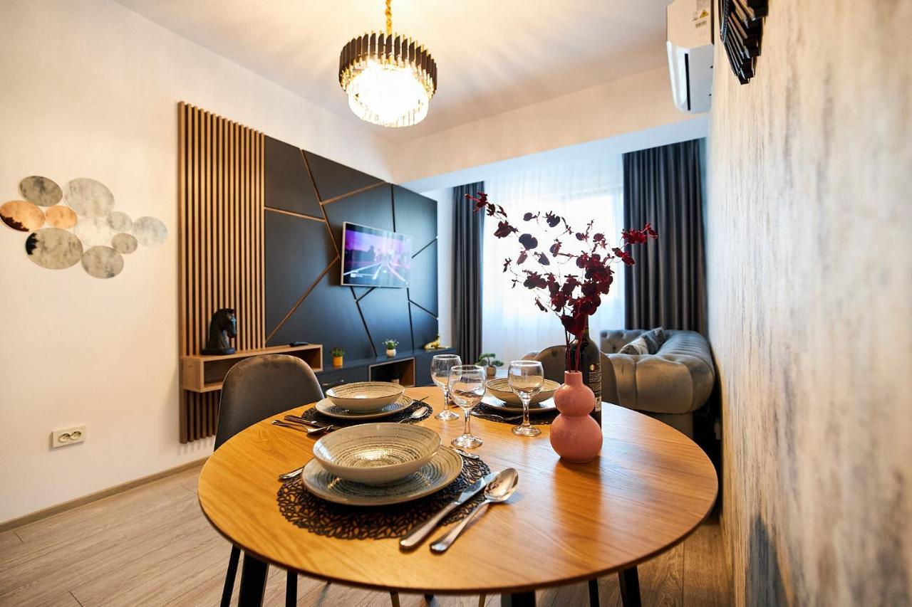 Uptown Apartments ยาช ภายนอก รูปภาพ